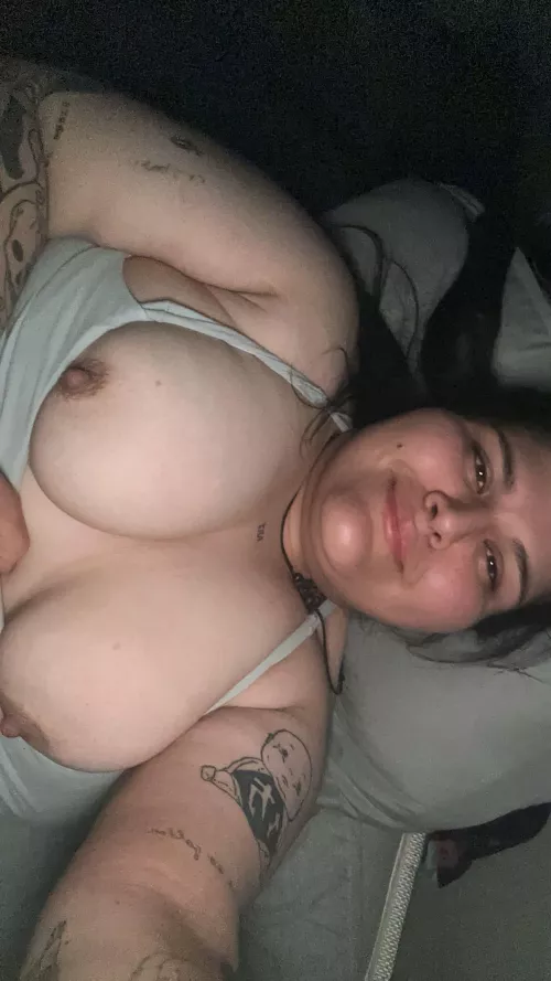 26 lonely female wanting to get to know someone 