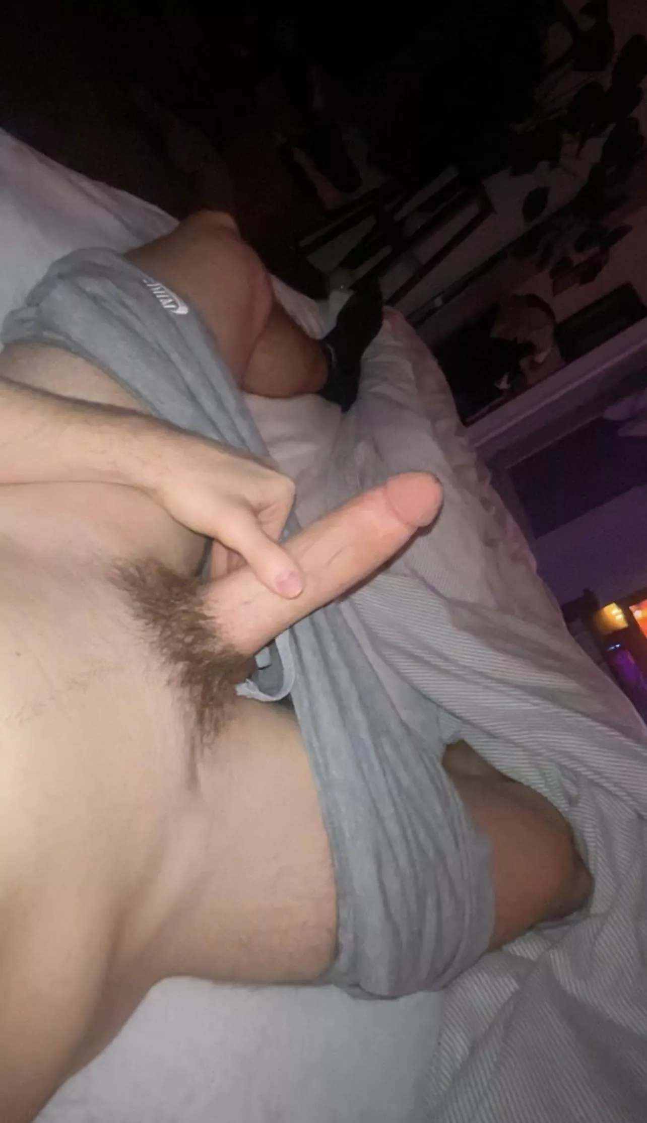 26, USA, looking to trade/jo with hot hung dudes, guys that show hole are a big ++ dm me ur snap and be willing to send face to get an add back ;)