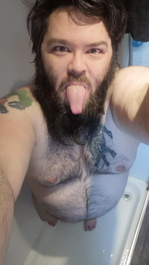 (40M) Casual shower pic - Always feel I look weird without glasses on 🤣