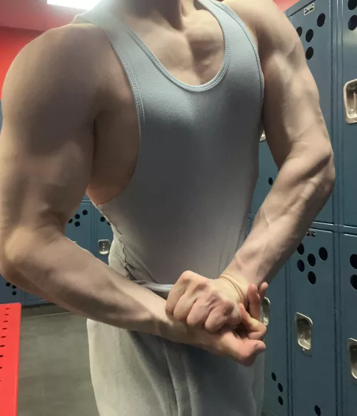 building these arms 😈