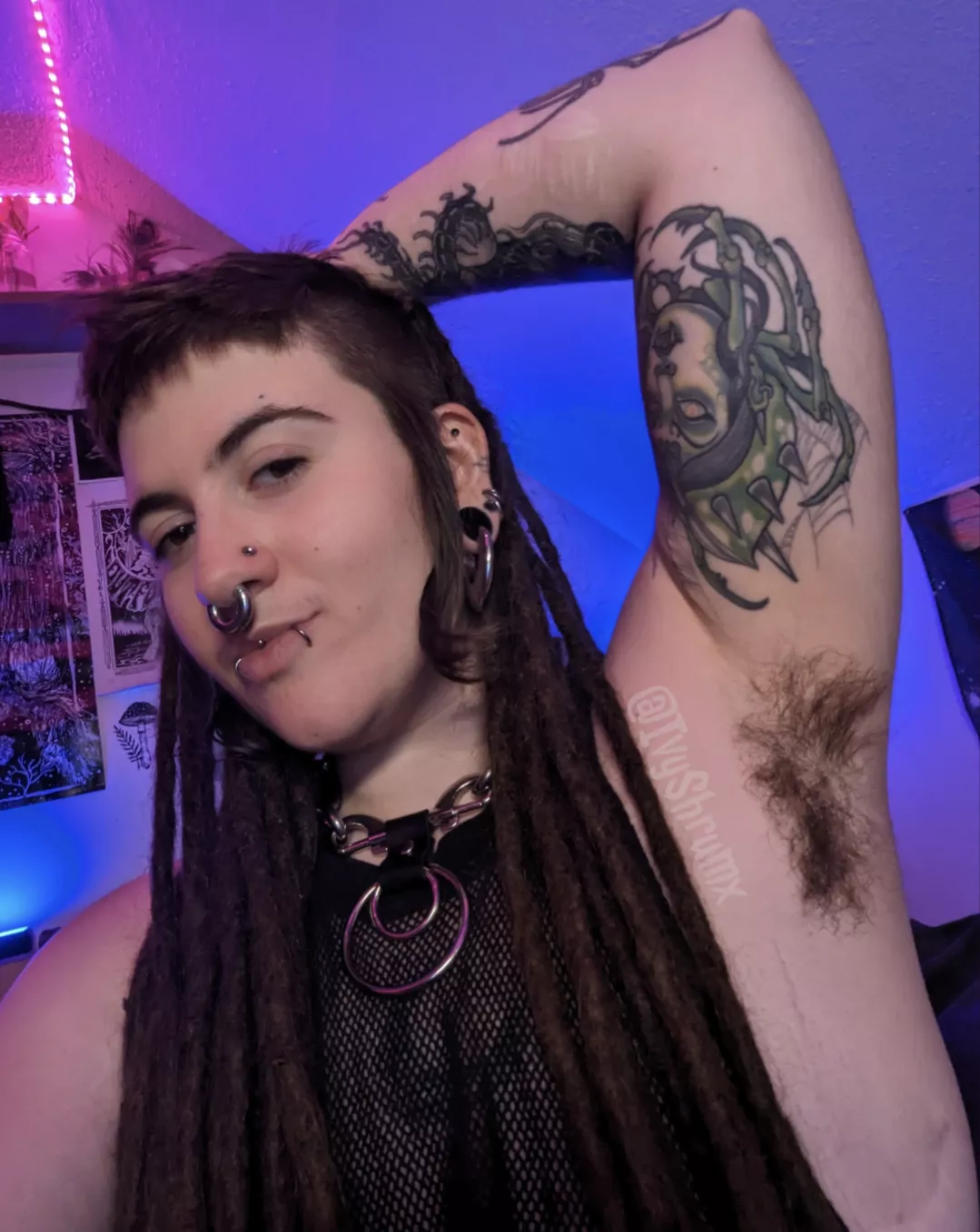 Come get hooked on my pheromones 🖤