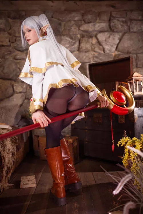 Frieren cosplay by Neyrodesu 