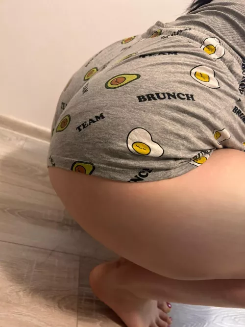 Give my booty your love