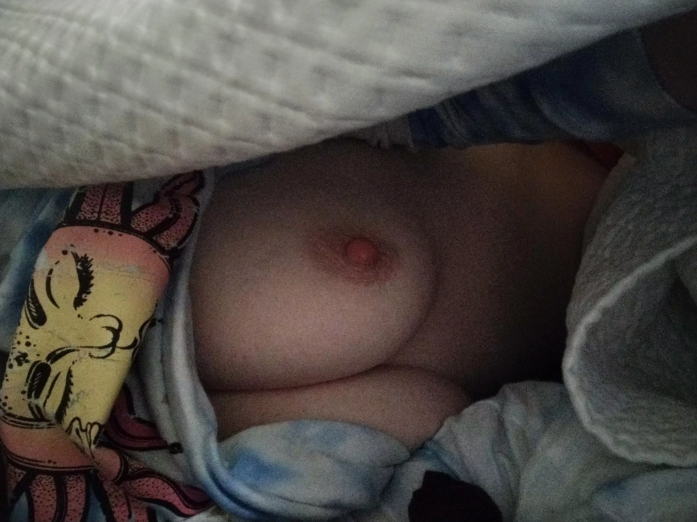 Good morning 🌞 under the covers peeking through 💗