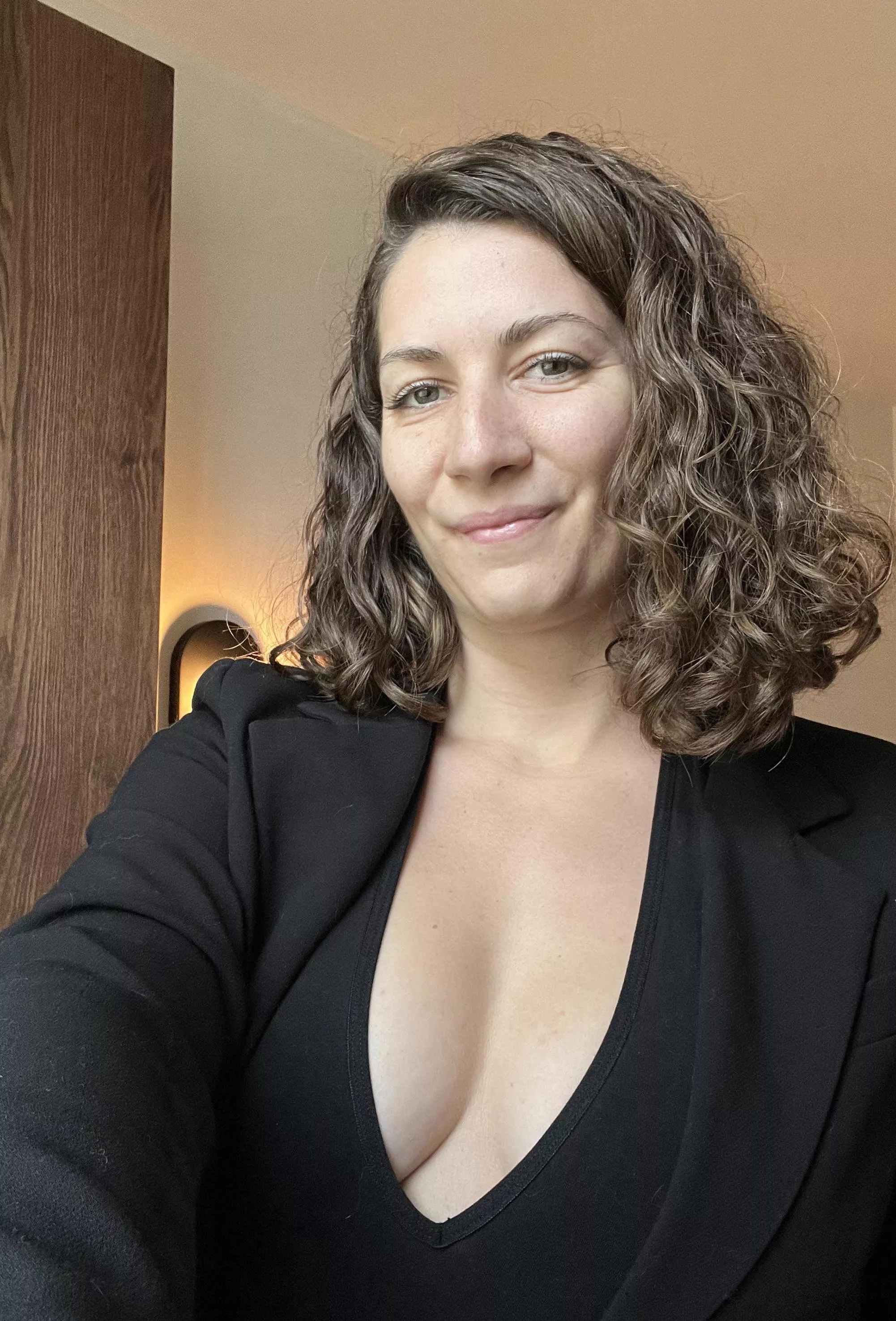 Having a good hair day 💁🏻‍♀️ [f]