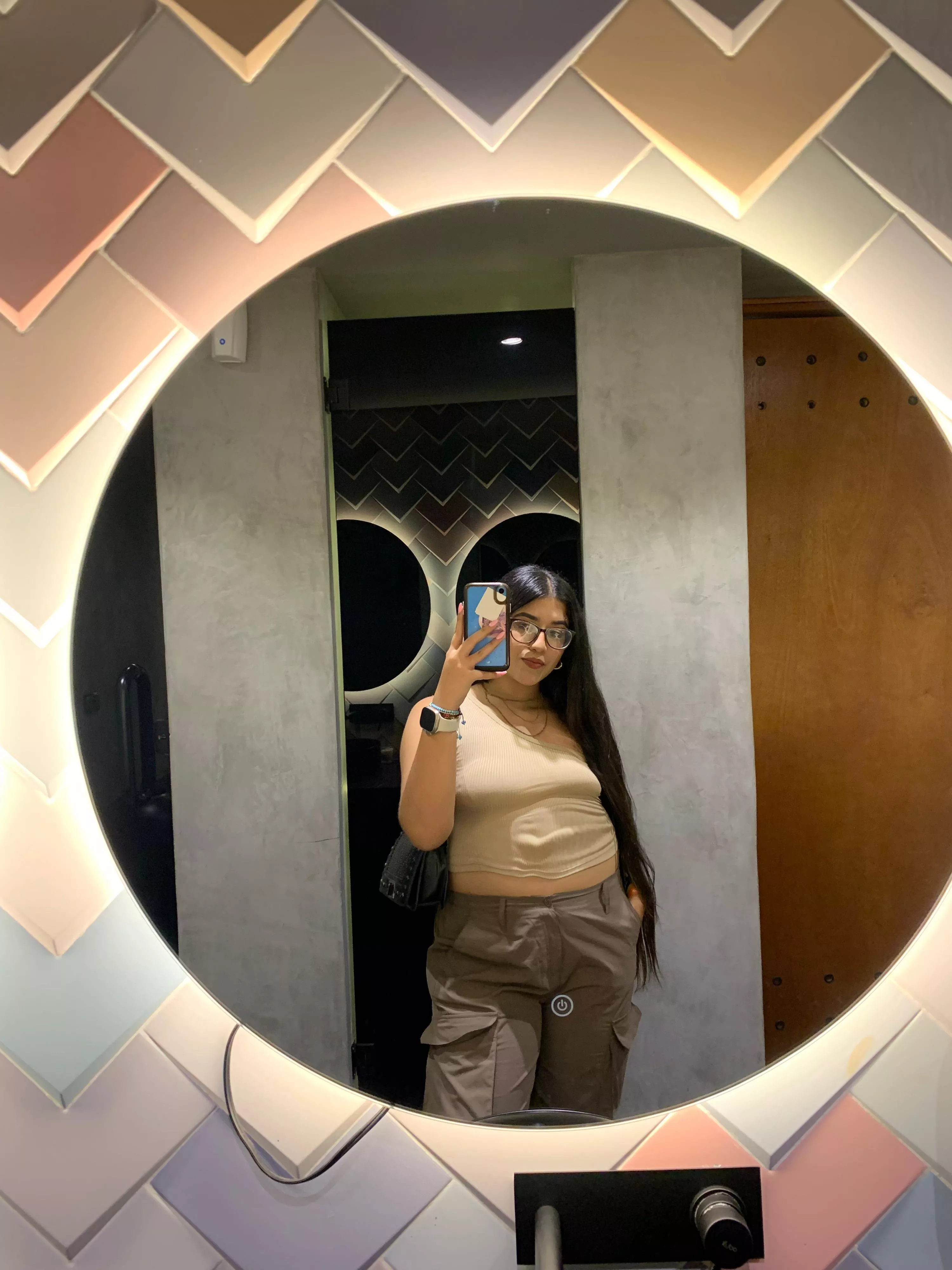 Hello, what would you like me to eat today? 🐷🍕