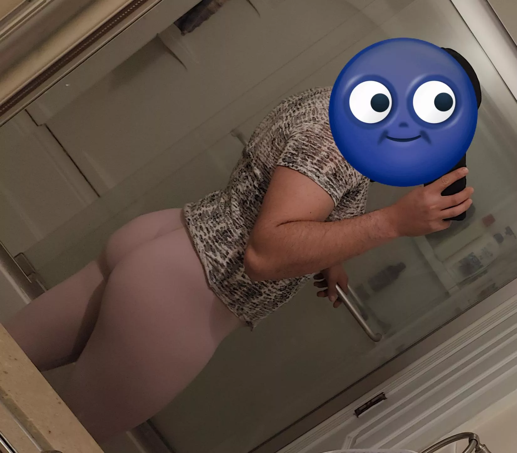 I can't stop looking at myself 