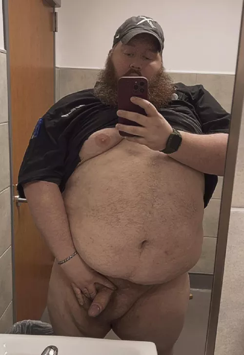 I just need someone bent over between me and this mirror 😏