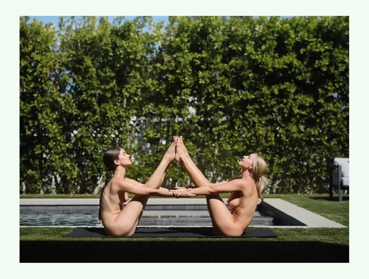 I love the shapes you can hake with partner yoga