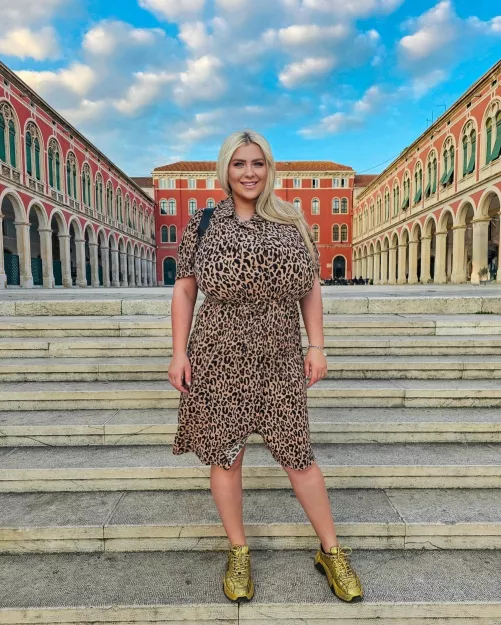 I may seem like a cuddly kitten, but I'm a wild cat. 🐈🐆