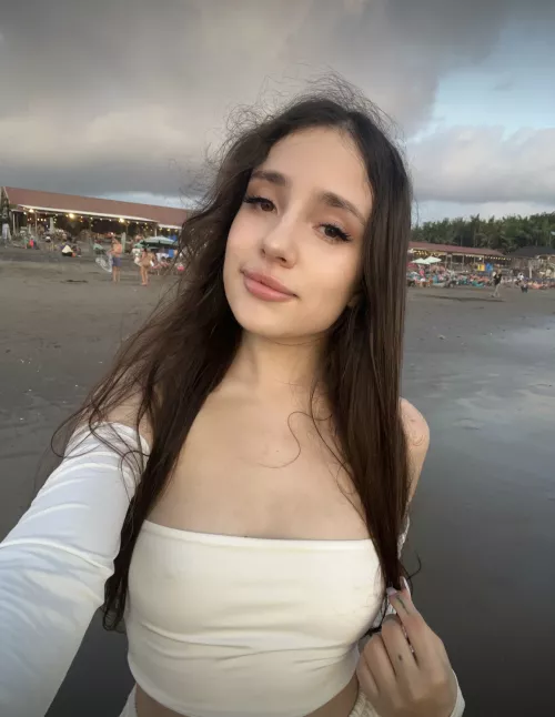 I need someone to be with me on this beach :((