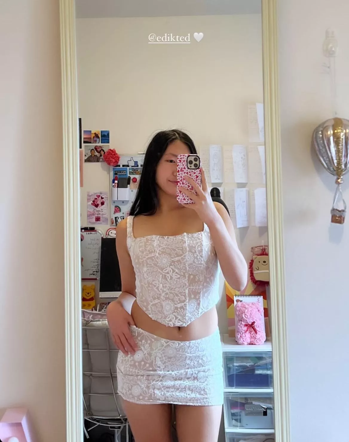 Imagine fucking her while she wore that 