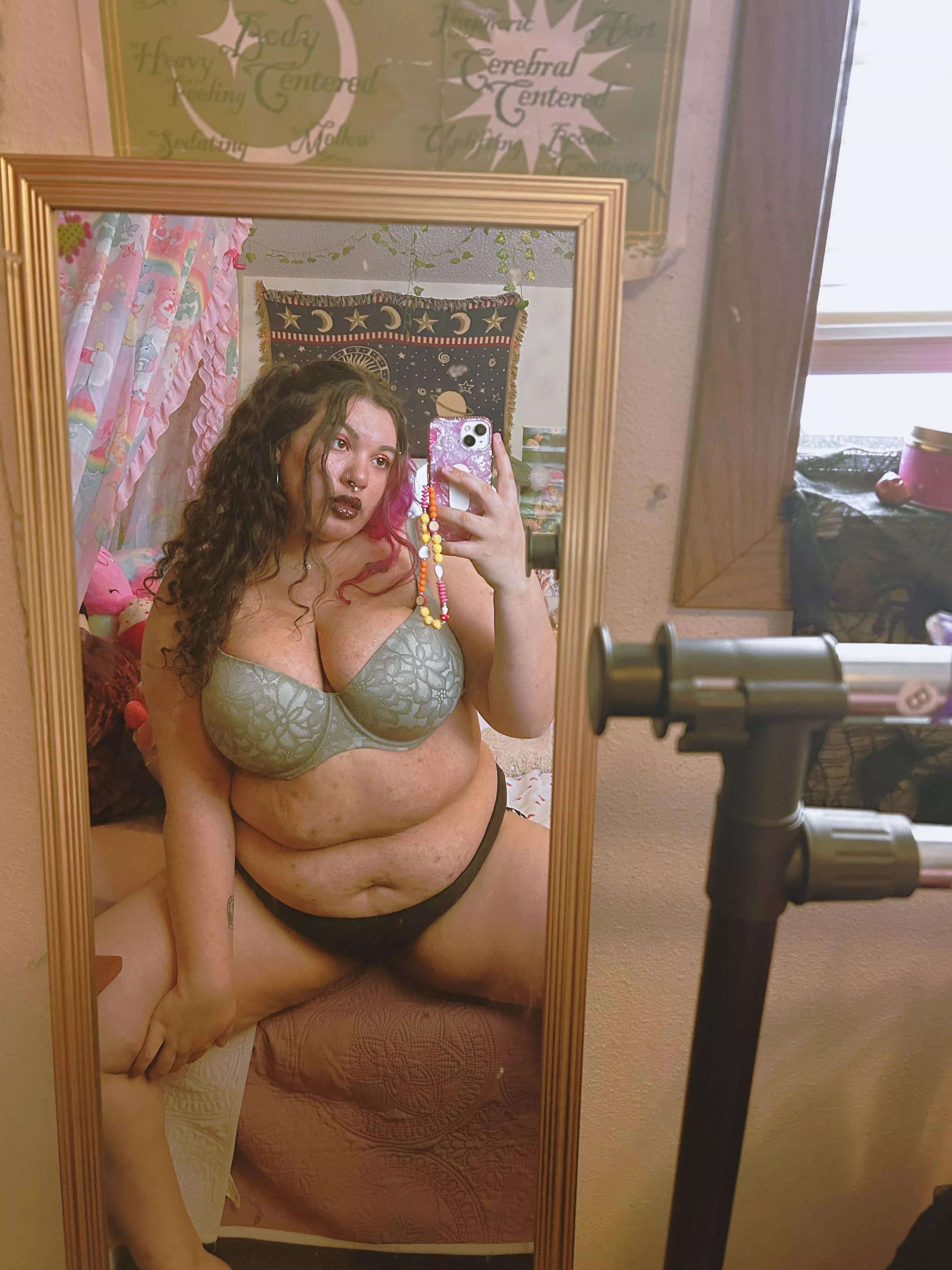 In need of tummy kisses 🤭