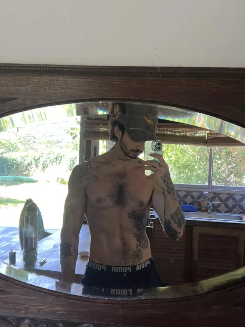 Looking for ppl to send my nudes