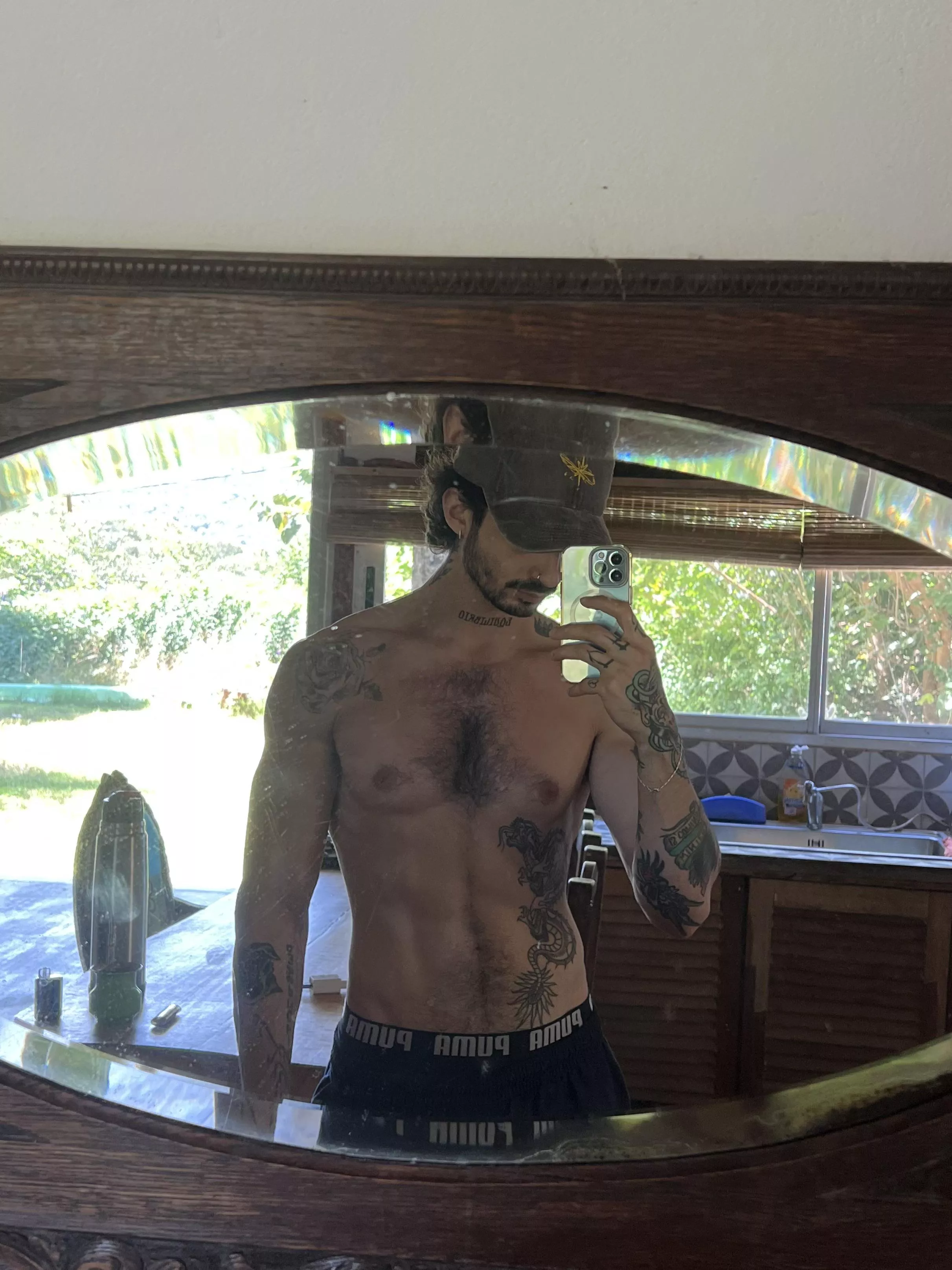 Looking for ppl to send my nudes