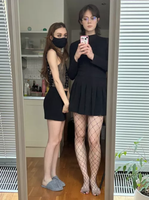 My friend wanted to take a pic with me 🖤