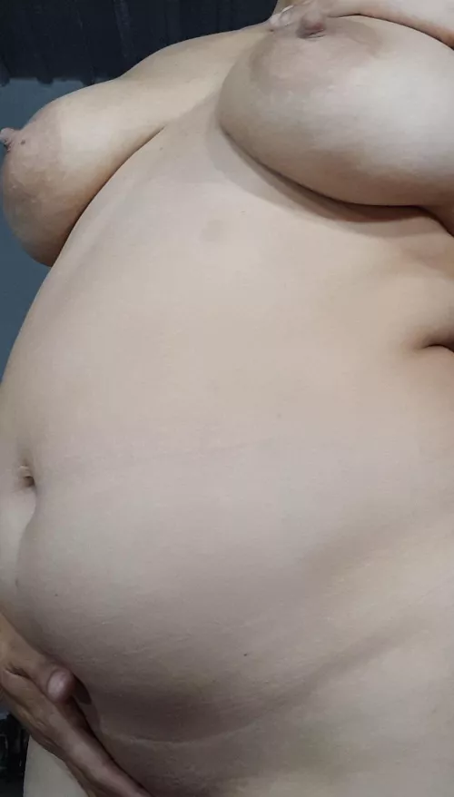 pregnant mom 🤰 baby on board 