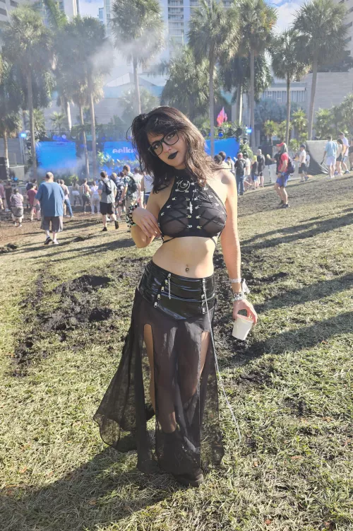 say 'hi' if your 20+ and would fuck me senseless