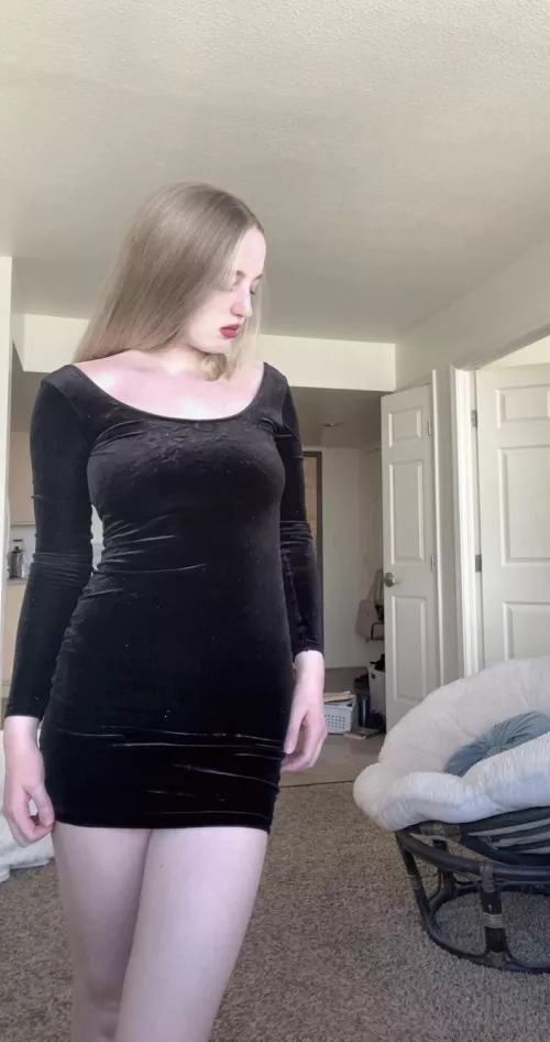 Short tight dresses are always classic 