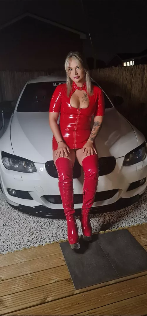 The question is..... Would there be a second date if I picked you up like this 🤔