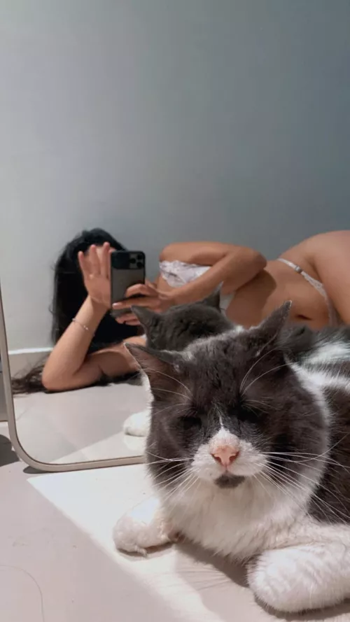 This tigress I want a tiger to fuck her hard and without mercy 😈🔥