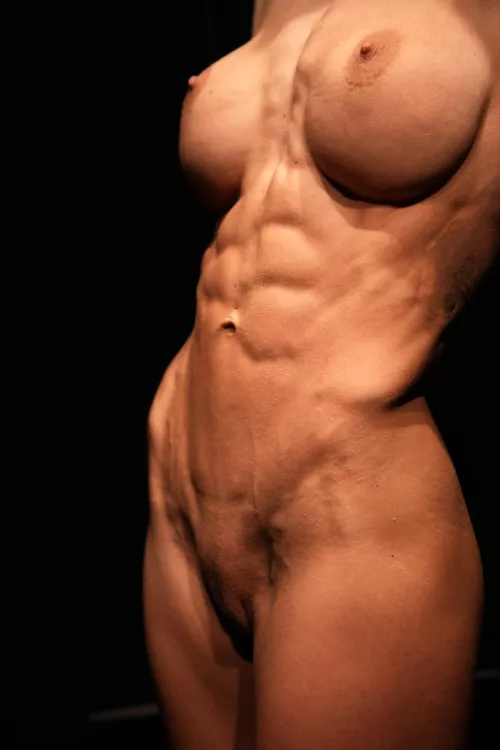 Those abs are getting strong