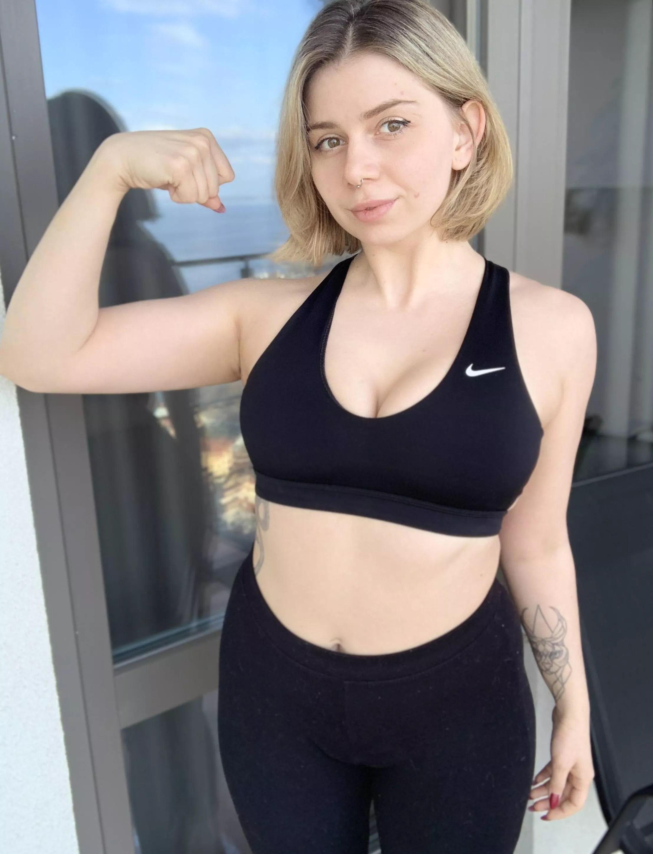 Top provides excellent bust support