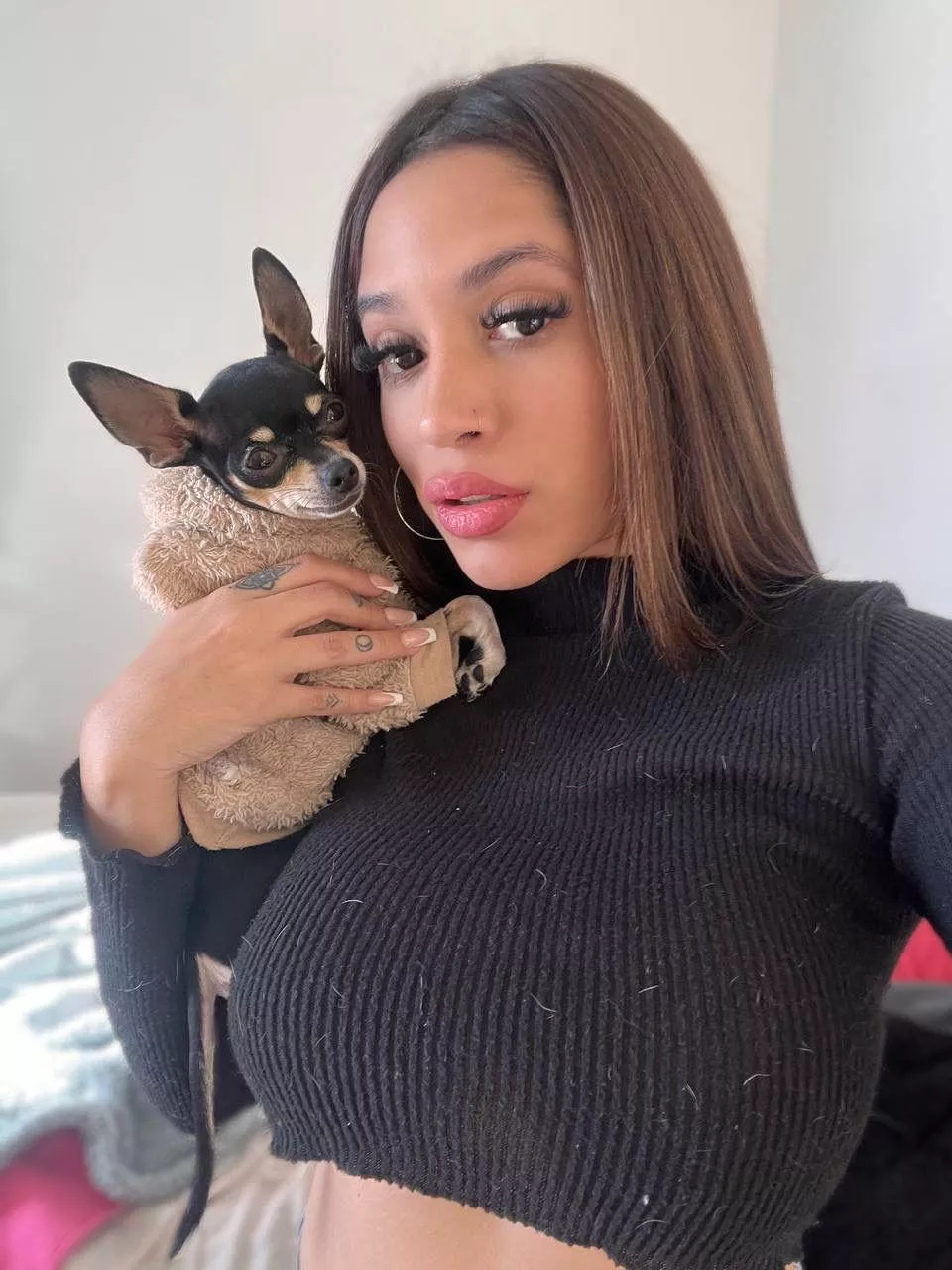 trying to hide under fur 🐾