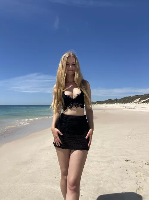 Wanna come to the beach with me? 😇