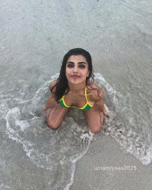 Wet hair looks always good