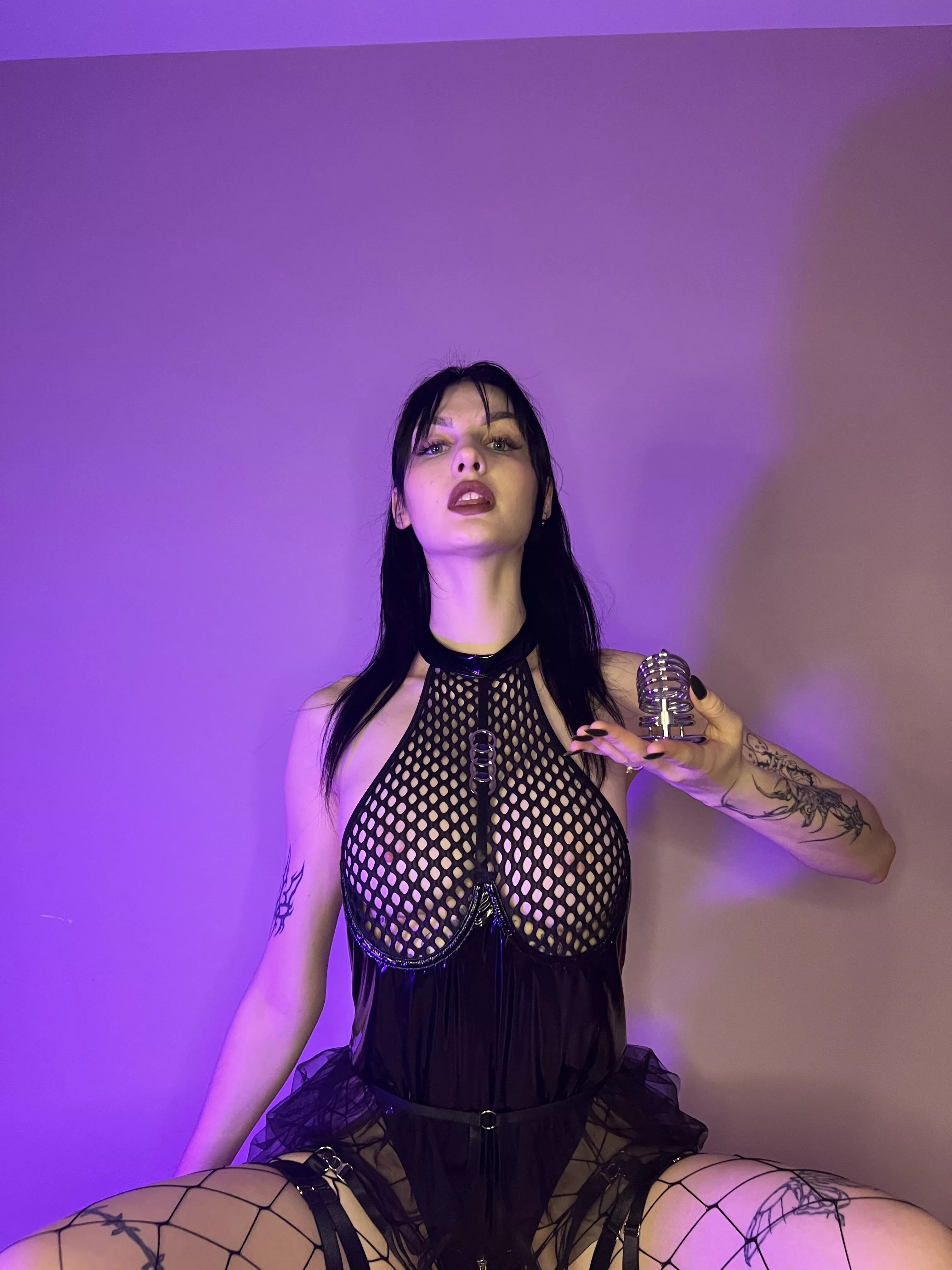 What are you doing here, I'll put this cage on you