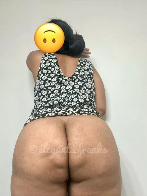 What’s your first thought looking at my 🍑 ? [f]