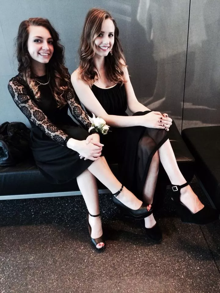 Which one gets an enormous facial? [2]