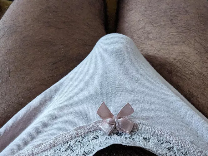 Would you like to play with my pretty bulge?