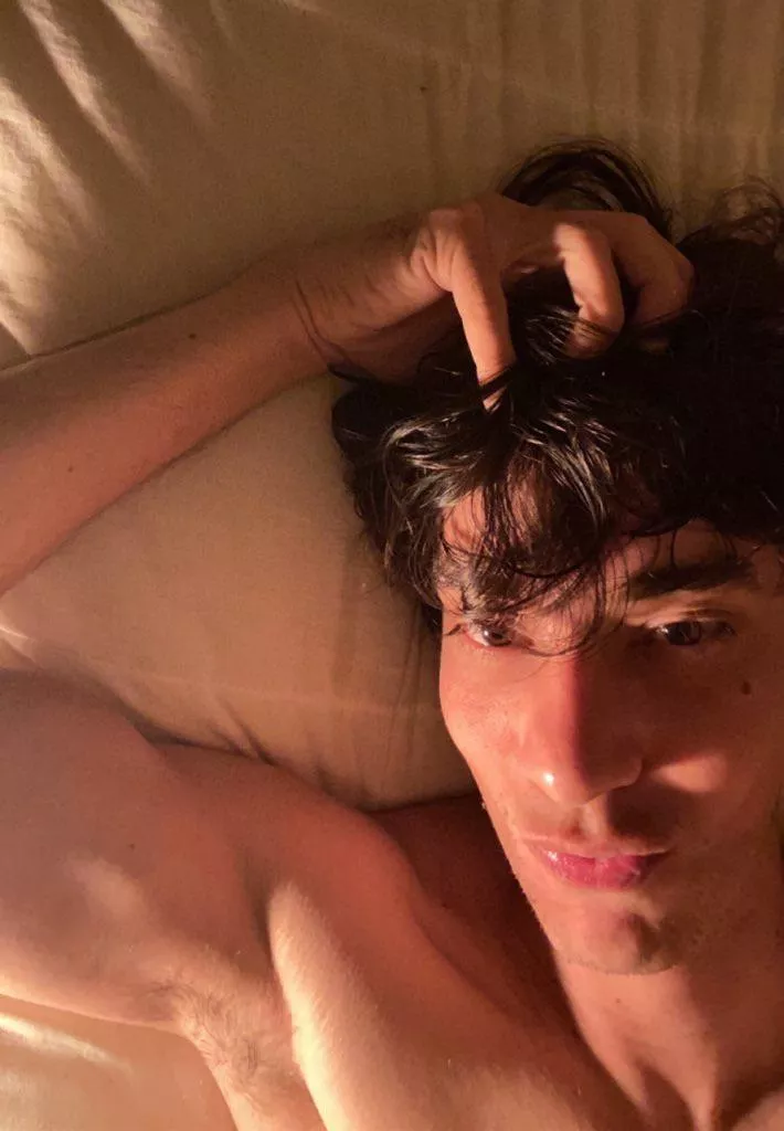 (20) Kind of want a bf. HMU