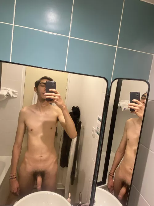 21,6’3,138. Last day in 🇫🇷Paris this trip helps (M)e to appreciate the beauty of life