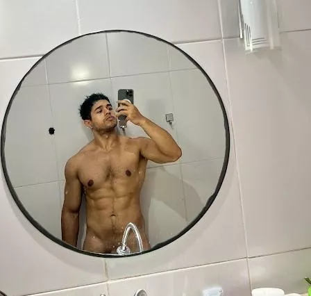 [24] Photo of boredom in the bathroom because I don't have any brothers to have fun with me today, anyone available?