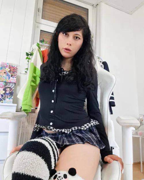 all my online friends think I'm a girl 💗🧸 :o