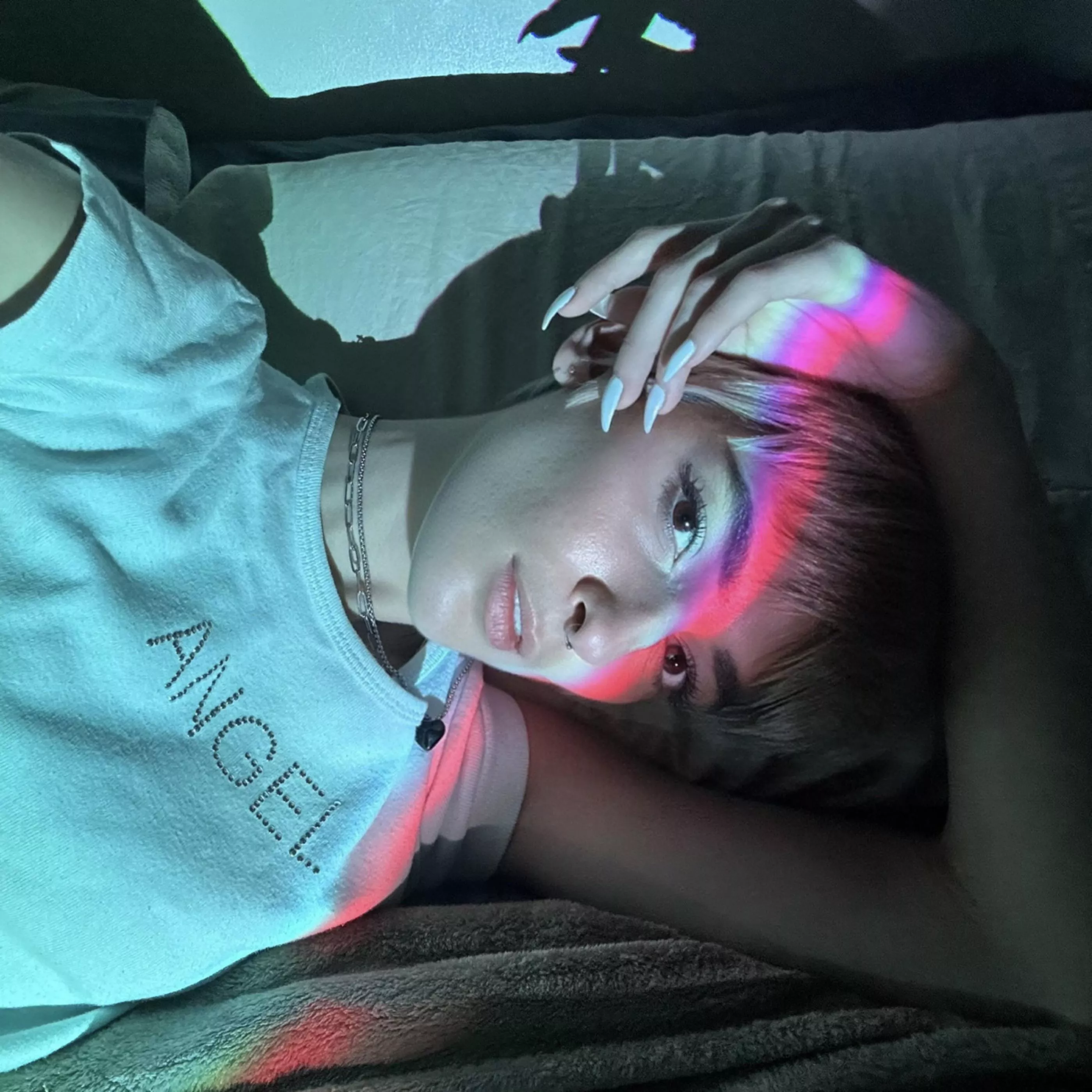 An angel with claws that will pierce through anything in her path. 