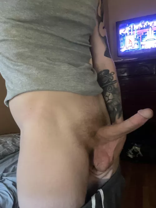 Any other hung bros? Add ctthrash 28 here near my age or younger