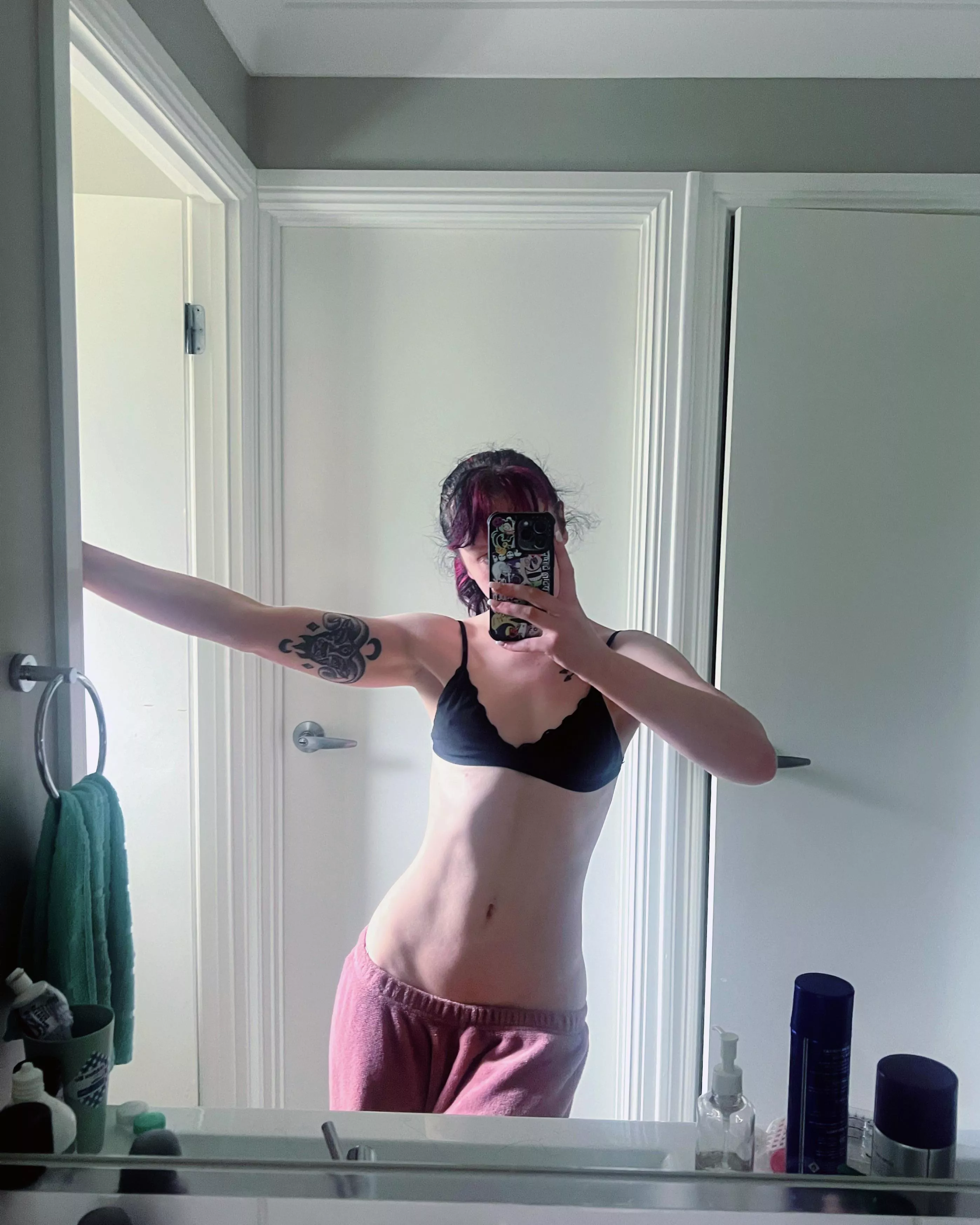 Back with another messy mirror selfie