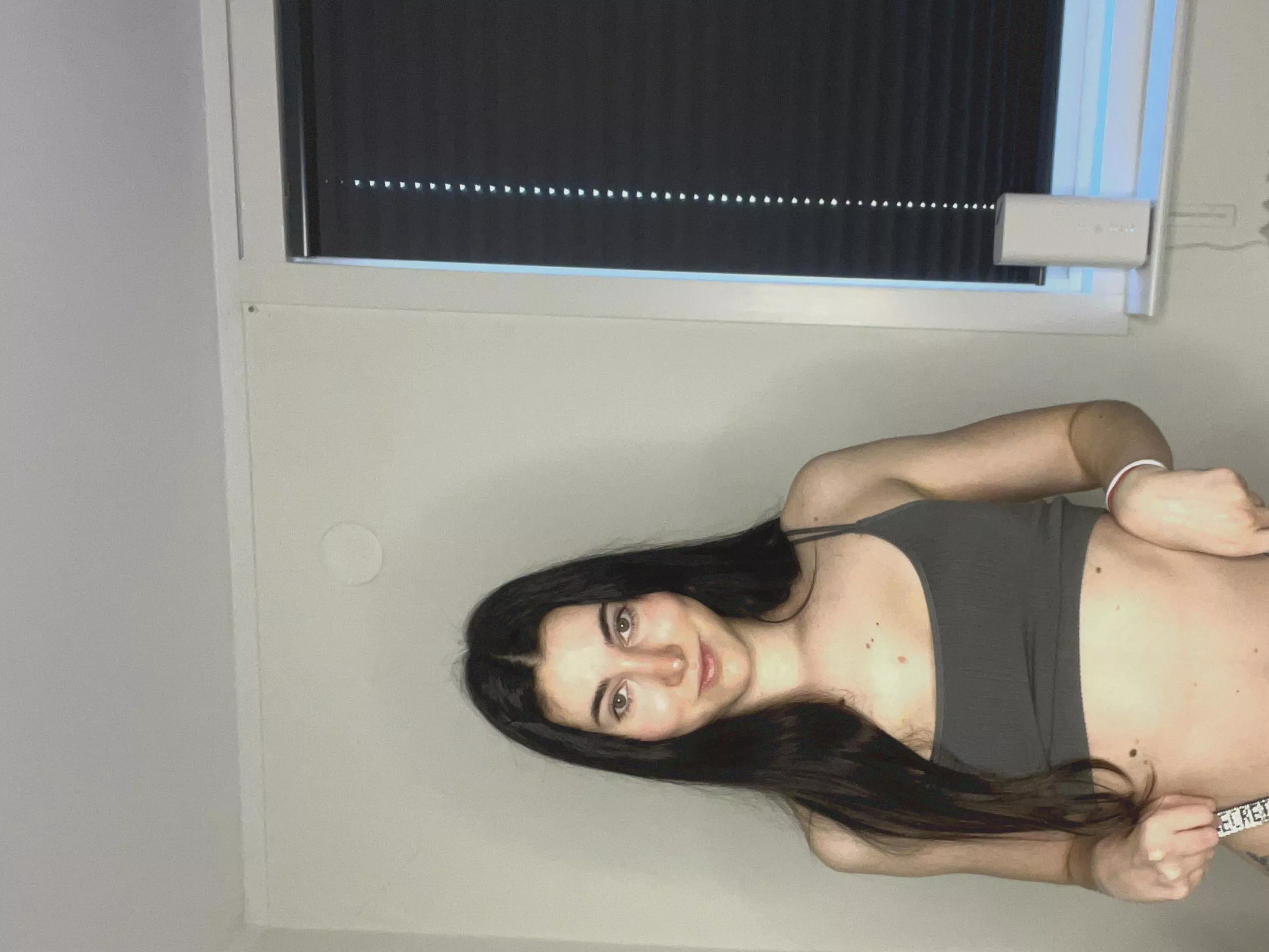  Be honest would you masturbate to my nudes if I ever sent you some😀 