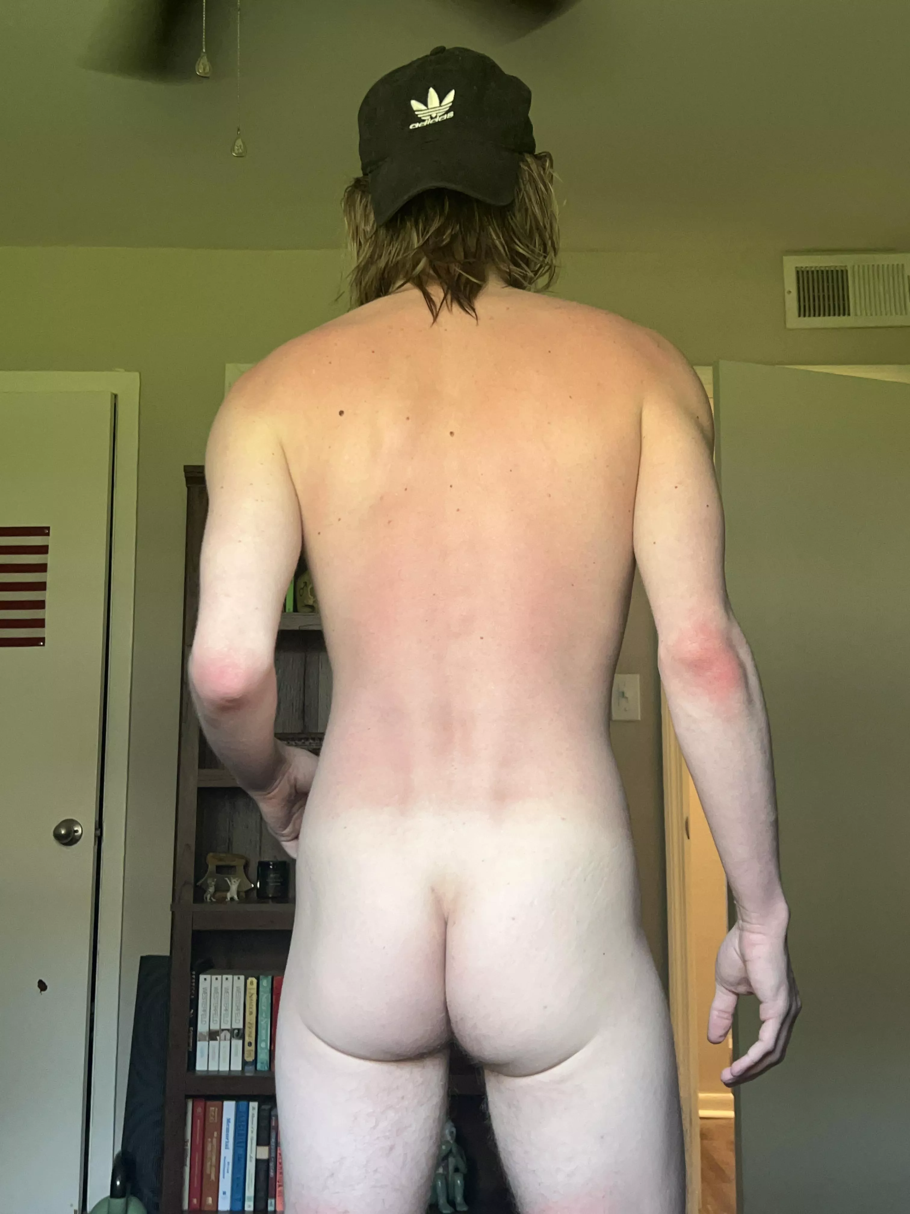 Bro come help me aloe my back