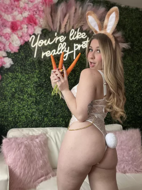 Bunny’s love their carrots ;) 