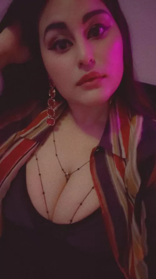 Come say hi 😉✨️