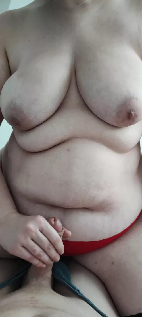 Der Schwanz meines Freundes ist mir zu klein, deswegen wird er nur noch gewichst, ich brauche was größeres/ Dickpics erwünscht