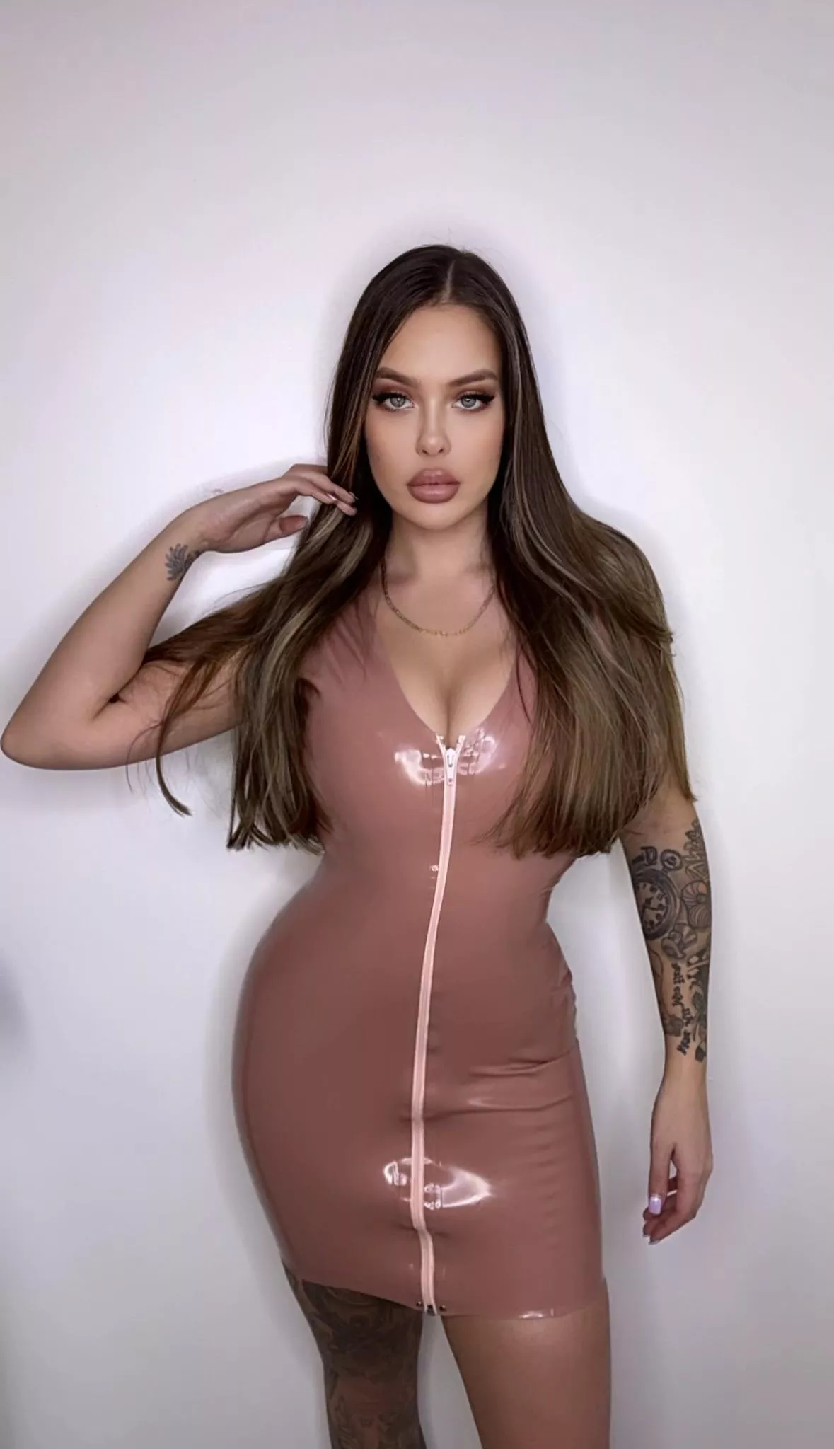 Do you like this colour on me 