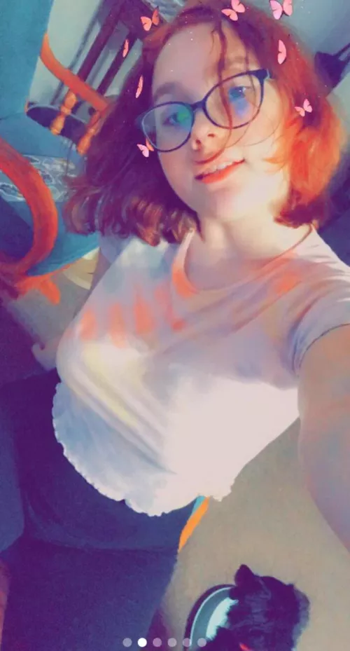 Ginger cant hide her tits 