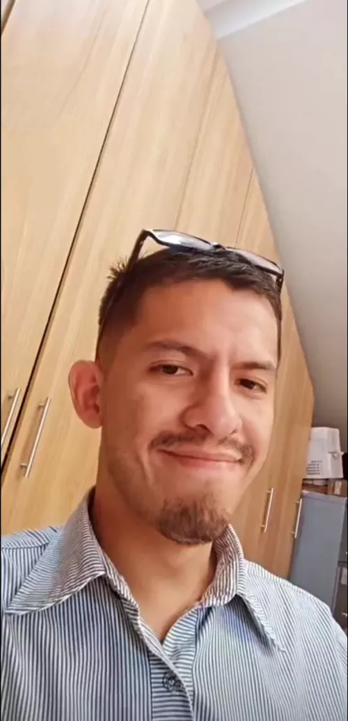 Happy Friday from work! 👋🏼