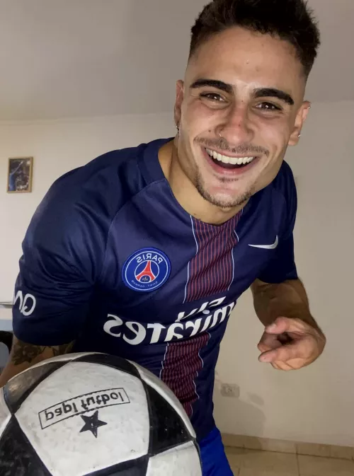 Hi guys, someone wanna play soccer with me?